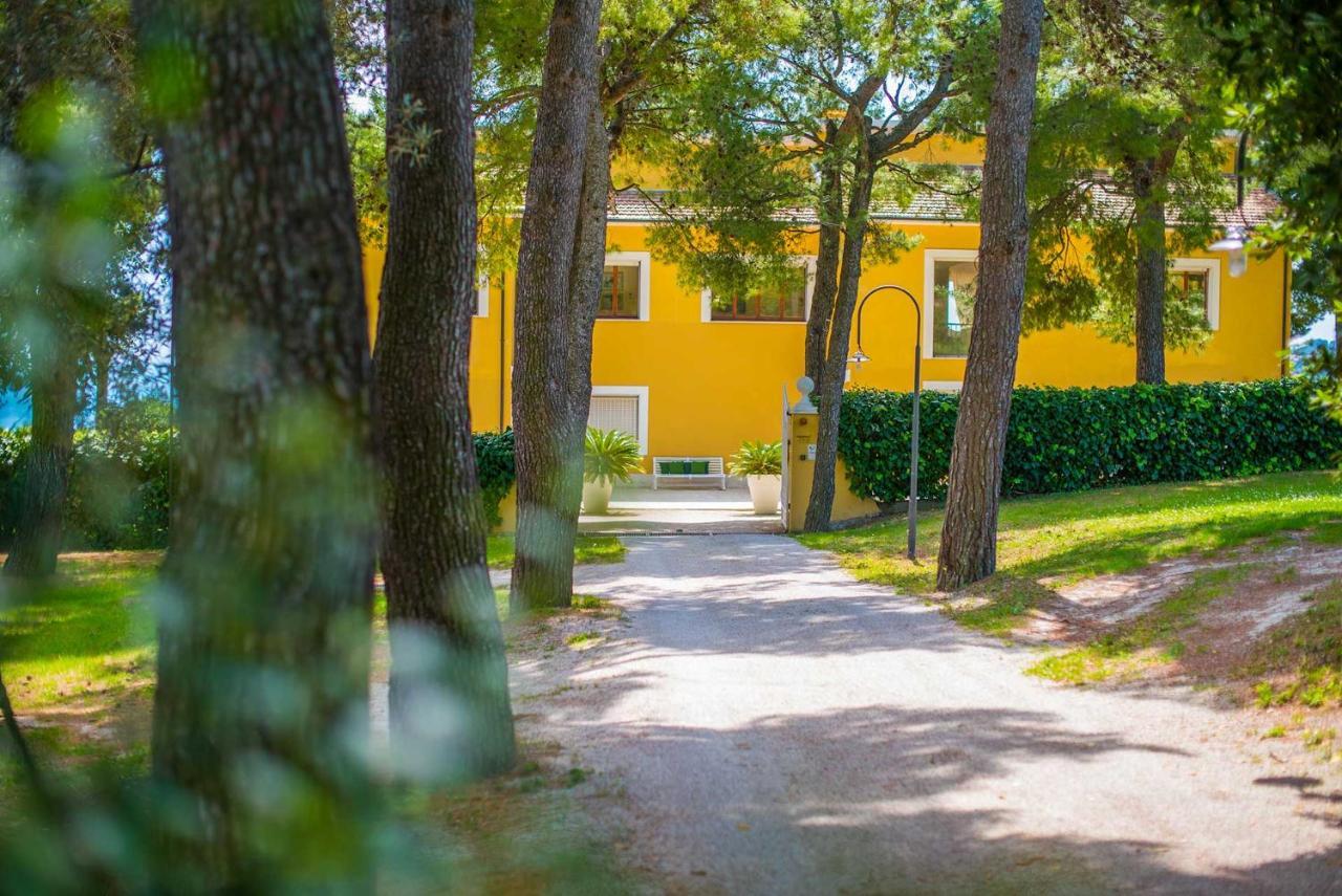 Tra Gli Alberi E Il Mare Bed & Breakfast Sirolo Exterior photo